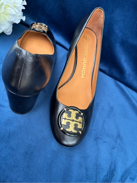 Tory Burch Shoes - Tory Burch Black Leather Ballet Flats with Gold Logo Medallionw. Size 8.5